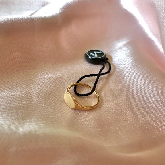 14k Gold Signet Ring - Picture 4 of 8